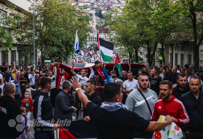 FOTO/VIDEO | Unatoč zabrani - Mostarci daju podršku Palestini